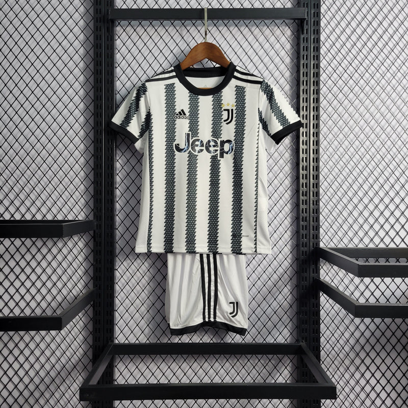 Conjunto Infantil Juventus 22/23 Preto e Branco