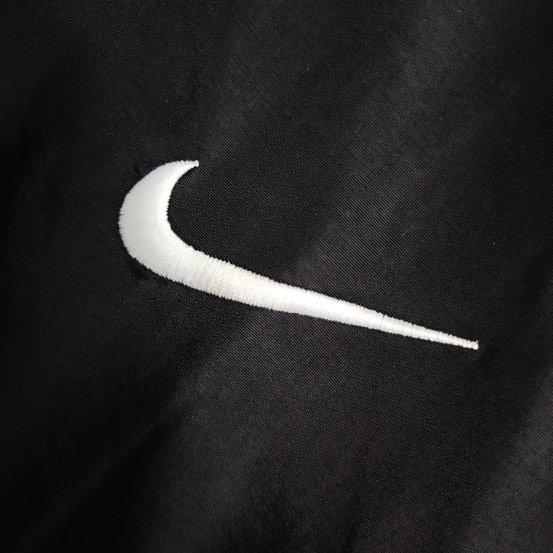 Jaqueta Nike Preta Com Detalhes Marrom