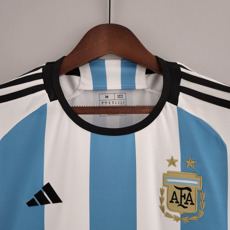 Camisa Argentina Patch Campeão Copa do Mundo  2022 - Adidas Torcedor Masculina