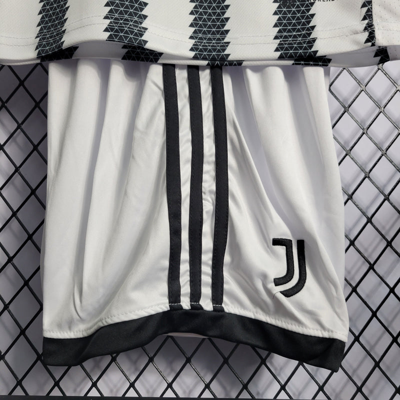 Conjunto Infantil Juventus 22/23 Preto e Branco