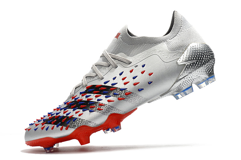 Chuteira Adidas Predator Freak.1 Low FG