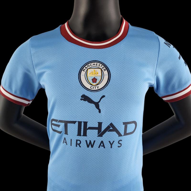 Kit Infantil Manchester City I 2022 - Azul e Branca - Halland