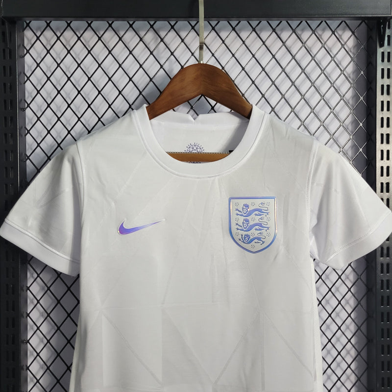 Kit Infantil Inglaterra Edição Especial 22/23 Nike - Branca Refletiva