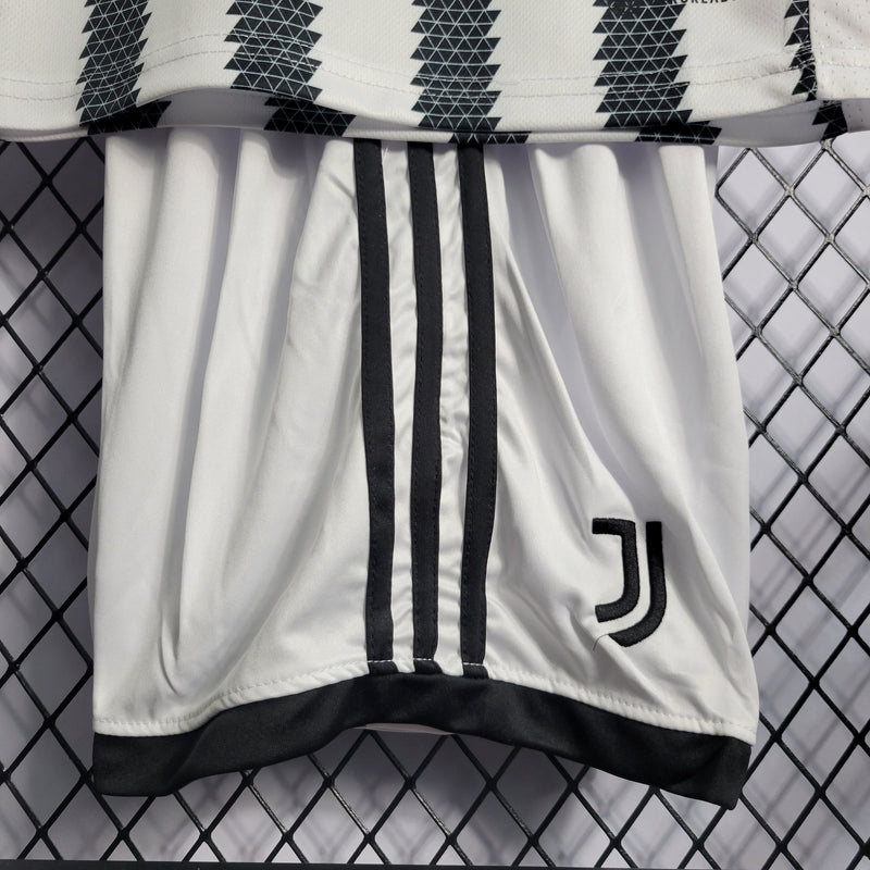 Kit Infantil Juventus I 22/23 Adidas - Preto e Branco